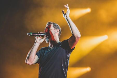 Serj Tankian, der Sänger von System of a Down, hat armenische Wurzeln. Serj Tankian, der Sänger von System of a Down, hat armenische Wurzeln.