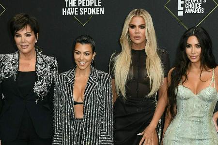 Ein Teil des Kardashian/Jenner-Clans: Kris Jenner, Kourtney, Khloe und Kim Kardashian (v.l.n.r.) Ein Teil des Kardashian/Jenner-Clans: Kris Jenner, Kourtney, Khloe und Kim Kardashian (v.l.n.r.)