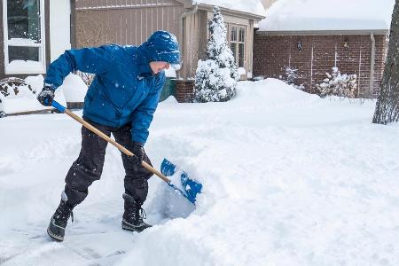 Schnee im Winter bringt einige mühsame Arbeiten mit sich. Schnee im Winter bringt einige mühsame Arbeiten mit sich.