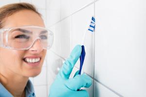 Schmutz im Badezimmer? So reinigen Sie Ihre Fugen richtig