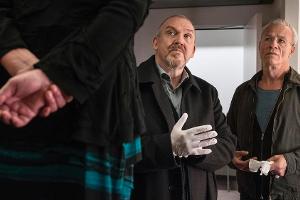 "Tatort: Der Tod der Anderen": Im Hotel "Rheinpalais" betrachten die Kommissare Max Ballauf (Klaus J. Behrendt, r.) und Fred...