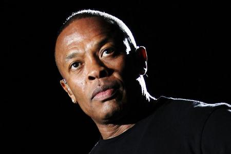 Dr. Dre soll sich derzeit auf der Intensivstation eines Krankenhauses aufhalten Dr. Dre soll sich derzeit auf der Intensivstation eines Krankenhauses aufhalten
