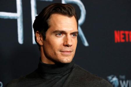 Henry Cavill kuriert eine Oberschenkelverletzung aus. Henry Cavill kuriert eine Oberschenkelverletzung aus.