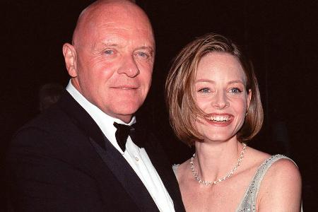 Anthony Hopkins und Jodie Foster 1999 auf einer Veranstaltung. Anthony Hopkins und Jodie Foster 1999 auf einer Veranstaltung.