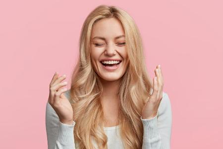 Selbst gestelltes Lachen hebt die Laune. Selbst gestelltes Lachen hebt die Laune.