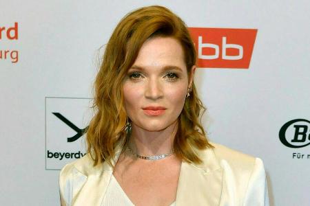 Schauspielerin Karoline Herfurth trauert um ihre Oma.