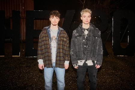 Roman (l.) und Heiko Lochmann kommen als HE/RO mit neuer Musik zurück. Roman (l.) und Heiko Lochmann kommen als HE/RO mit neuer Musik zurück.