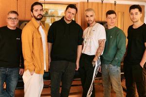 Tokio Hotel haben gemeinsam mit Vize die Single "White Lies" produziert.
