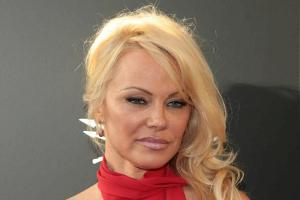 "Hoffnungsschimmer": Pamela Anderson reagiert auf das Assange-Urteil