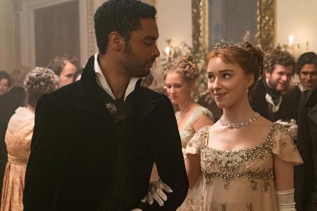 Regé-Jean Page spielt Simon Basset, Phoebe Dynevor seine Gattin Daphine Bridgerton. Regé-Jean Page spielt Simon Basset, Phoebe Dynevor seine Gattin Daphine Bridgerton.