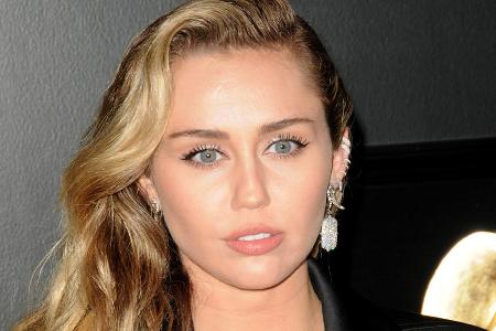 Miley Cyrus hat mit ihrer Hündin eine wichtige Begleiterin ihres Lebens verloren. Miley Cyrus hat mit ihrer Hündin eine wichtige Begleiterin ihres Lebens verloren.