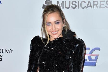 Miley Cyrus auf einem Event im Jahr 2019 Miley Cyrus auf einem Event im Jahr 2019