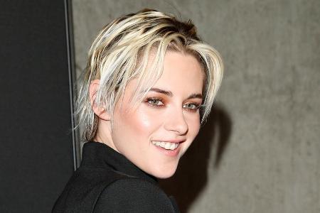 Kristen Stewart nimmt sich der Rolle der Prinzessin Diana an. Kristen Stewart nimmt sich der Rolle der Prinzessin Diana an.