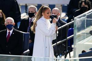 Was rief Jennifer Lopez auf Spanisch bei der Vereidigung?