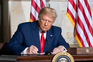 Donald Trump hinterließ eine Notiz für Joe Biden im Weißen Haus