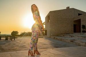 Moderatorin Lola Weippert führt durch die dritte Staffel von "Temptation Island"