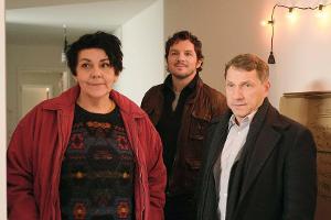 "Tatort: Das ist unser Haus": Ulrike (Christiane Rösinger) und die Kommissare Bootz (Felix Klare, m.) und Lannert (Richy Mül...