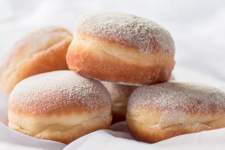Berliner, oder Krapfen genannt, gehören für viele zum Karneval einfach dazu. Berliner, oder Krapfen genannt, gehören für viele zum Karneval einfach dazu.