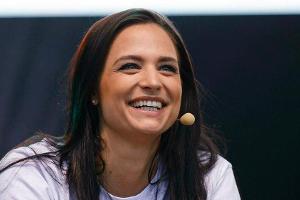 Amira Pocher startet solo durch