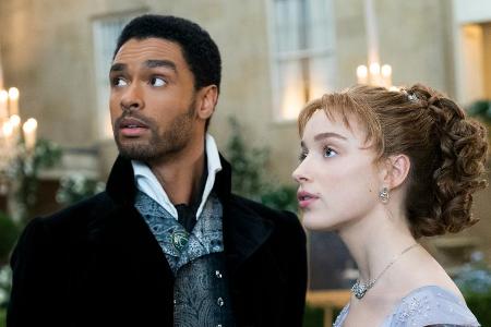 Regé-Jean Page und Phoebe Dynevor sind die Stars der ersten Staffel von Regé-Jean Page und Phoebe Dynevor sind die Stars der ersten Staffel von
