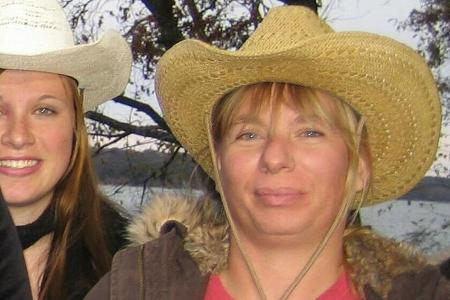 So sieht Manuela Reimann - hier mit Tochter Janina noch in Texas - nicht mehr aus. So sieht Manuela Reimann - hier mit Tochter Janina noch in Texas - nicht mehr aus.