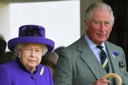 Queen Elizabeth II. und Prinz Charles trauern um einen Freund der Familie. Queen Elizabeth II. und Prinz Charles trauern um einen Freund der Familie.