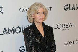 "So viel Zeit verschwendet": Jane Fonda behält ihre grauen Haare