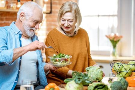 Basen sind vor allem in Gemüse, Salat und Obst enthalten.