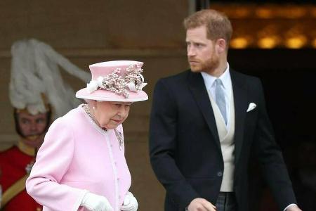 Queen Elizabeth II. und Prinz Harry im Mai 2019. Queen Elizabeth II. und Prinz Harry im Mai 2019.