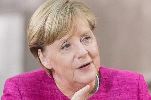 Angela Merkel steht im "heute journal" Rede und Antwort