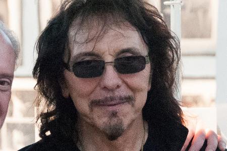 Black-Sabbath-Gitarrist Tony Iommi kämpft seit Jahren gegen Lymphdrüsenkrebs. Black-Sabbath-Gitarrist Tony Iommi kämpft seit Jahren gegen Lymphdrüsenkrebs.