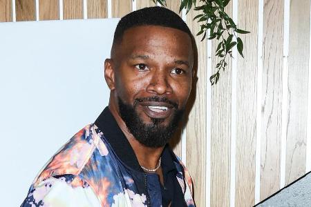 Jamie Foxx lässt nicht zu, dass sein Freund Jimmy Fallon als Rassist bezeichnet wird. Jamie Foxx lässt nicht zu, dass sein Freund Jimmy Fallon als Rassist bezeichnet wird.