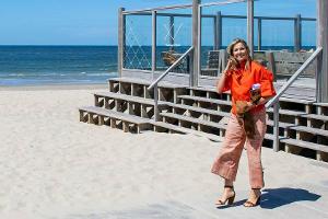 Königin Máxima strahlt am Strand