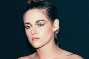 Weißer Eyeliner verleiht dem Sommerlook neue Frische