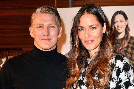 Bastian Schweinsteiger und Ana Ivanovic sind seit 2016 verheiratet. Bastian Schweinsteiger und Ana Ivanovic sind seit 2016 verheiratet.