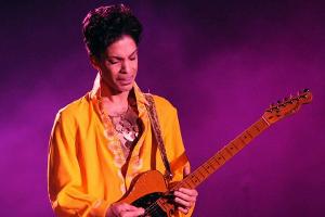 Große Auktion: Prince-Gitarre und Beatles-Lyrics unter dem Hammer