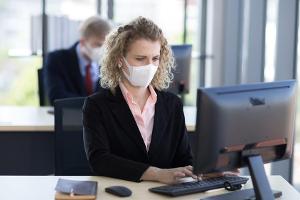 Zurück im Büro: Darauf sollten Angestellte jetzt unbedingt achten
