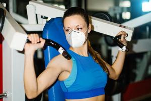 Mit Maske und Handschuhen: So klappt die Rückkehr ins Fitnessstudio