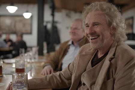 Nach einem langen Drehtag in Kulmbach gibt es für Thomas Gottschalk zum Feierabend ein Bierchen mit alten Freunden Nach einem langen Drehtag in Kulmbach gibt es für Thomas Gottschalk zum Feierabend ein Bierchen mit alten Freunden