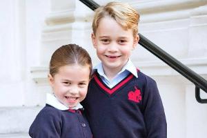 Prinz George ist eifersüchtig auf die Schulaufgaben von Schwester Charlotte.