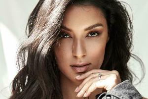 Rebecca Mir: Eleganter Business-Look mit Babybauch