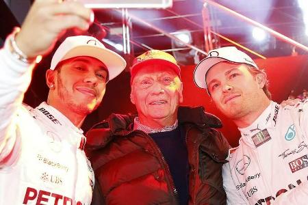 Nico Rosberg (r.) und Lewis Hamilton (l.) mit Niki Lauda im Jahr 2015 Nico Rosberg (r.) und Lewis Hamilton (l.) mit Niki Lauda im Jahr 2015