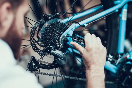 Der richtige Service am Fahrrad kann Schäden vorbeugen Der richtige Service am Fahrrad kann Schäden vorbeugen