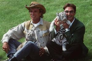Arnold Schwarzenegger und weitere Stars nehmen von Roy Horn Abschied