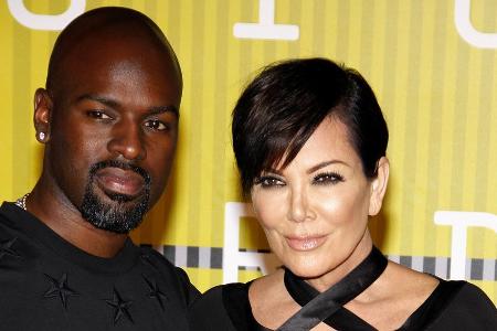 Kris Jenner und Corey Gamble sind seit 2015 ein Paar. Kris Jenner und Corey Gamble sind seit 2015 ein Paar.