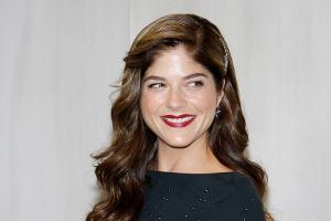 Selma Blair versteigert Kleider für den guten Zweck