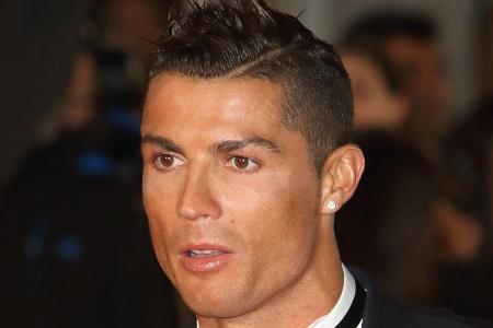 Cristiano Ronaldo war am Muttertag in Geberlaune. Cristiano Ronaldo war am Muttertag in Geberlaune.