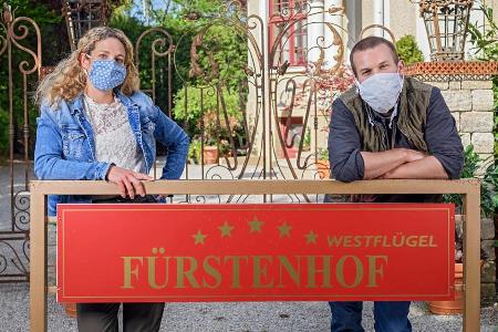 Franzi Krummbiegl (Léa Wegmann, l.) und Tim Saalfeld (Florian Frowein, r.) sind das Traumpaar der aktuellen Staffel von Franzi Krummbiegl (Léa Wegmann, l.) und Tim Saalfeld (Florian Frowein, r.) sind das Traumpaar der aktuellen Staffel von