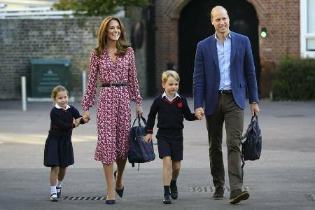 Prinz William (r.) und Herzogin Kate (2.v.l.) mit Prinz George und Prinzessin Charlotte. Prinz William (r.) und Herzogin Kate (2.v.l.) mit Prinz George und Prinzessin Charlotte.