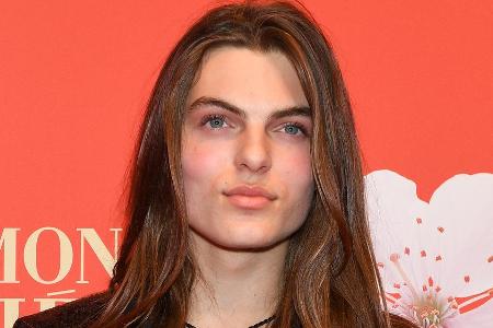 Damian Hurley trauert um seinen Vater. Damian Hurley trauert um seinen Vater.